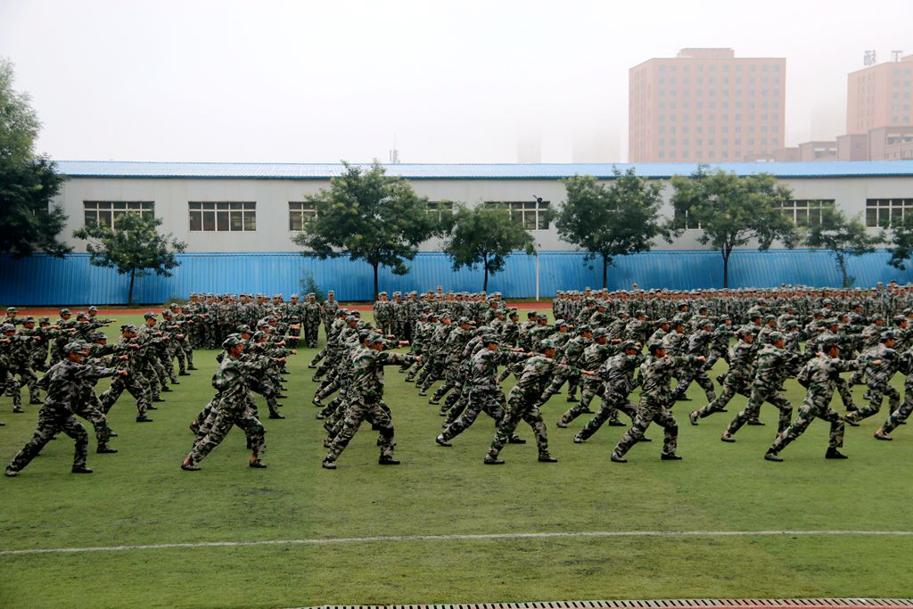 開學典禮暨軍訓總結表彰大會2.jpg